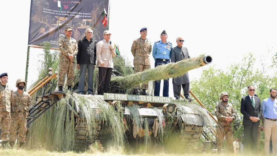 PM Shahbaz Sharif, who climbed the tank, said – after retirement, I will write the book and tell the ‘bravery’ of the army