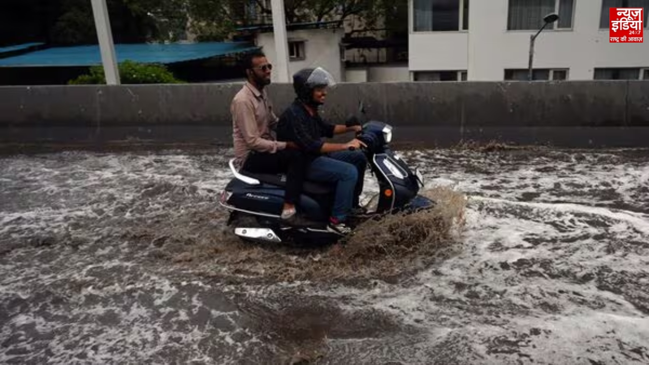 Mumbai Rains: मुंबई में थमी लोगों की रफ्तार, भारी बारिश से जलभराव… IMD ने जारी किया अलर्ट