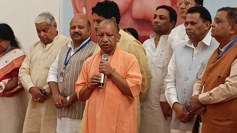 सीएम योगी ने गाजियाबाद में कैलाश मानसरोवर यात्रियों का किया स्वागत, ग्रेटर गाजियाबाद बनाने की घोषणा