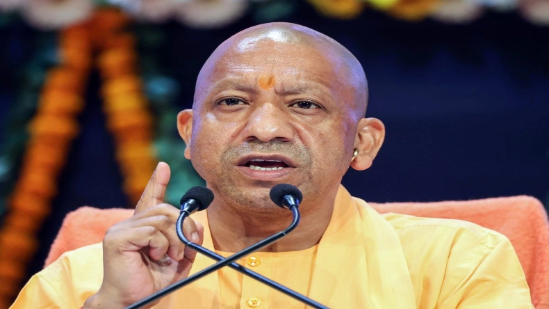 यूपी में फिर चली CM योगी की तबादला एक्सप्रेस, 8 IAS अधिकारियों का हुआ ट्रांसफर
