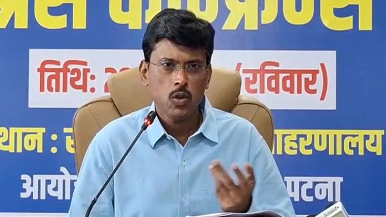 बिहार इलेक्शन की तैयारी में जुटा चुनाव आयोग, मतदाता सूची से फर्जी नाम हटाने के लिए चलेगा विशेष अभियान
