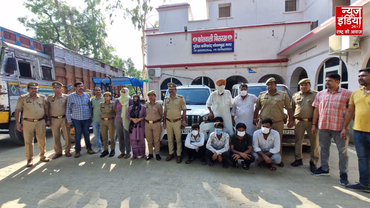 नोएडा में महिला और बेटे को बीजेपी लीडर ने पीटा…. चप्पल और डंडे से पीटने का वीडियो वायरल