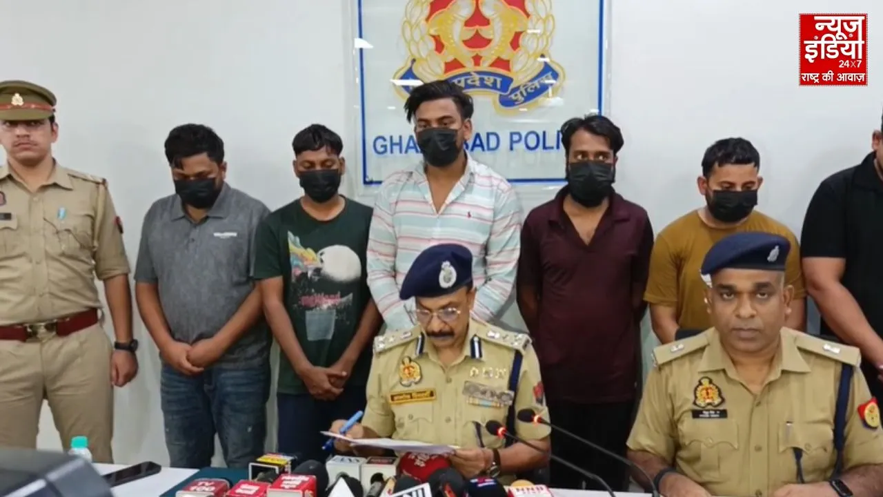 गाजियाबाद में सौतेली बेटी से छेड़छाड़ का आरोप, शिकायत के बाद पिता ने काटी अपनी नस