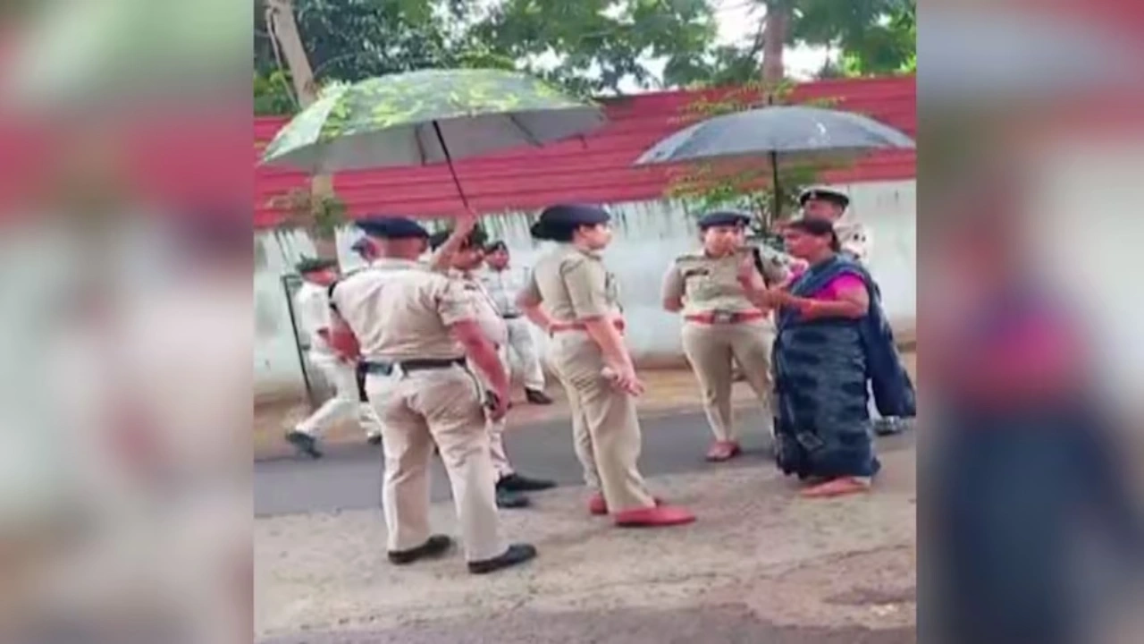 लालटेन-पंजे ने ऐसी लूट-खसोट मचाई… बिहार में गरजे PM मोदी, कहा- घर-घर का करूंगा विकास
