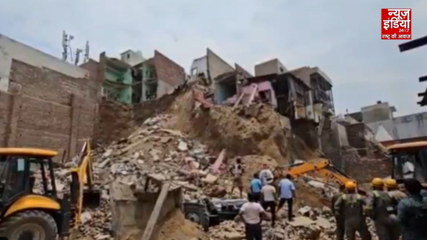 उत्तर प्रदेश से बड़ी खबर : अमरोहा की पटाखा फैक्ट्री में धमाका, 5 महिला मजदूरों की मौत, कई घायल