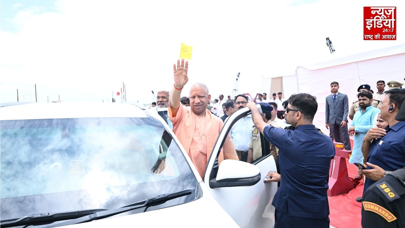 स्कूल जाना चाहती हूं, आप मेरा एडमिशन करा दीजिए… नन्ही वाची के अंदाज को देख मुस्कुरा उठे सीएम योगी